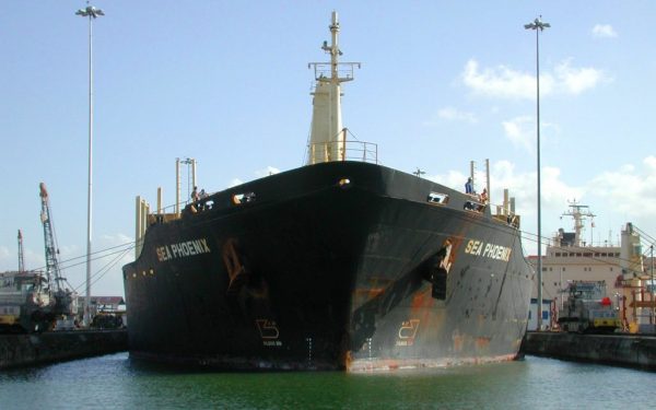 Panama_Canal_Ship_In_Chamber